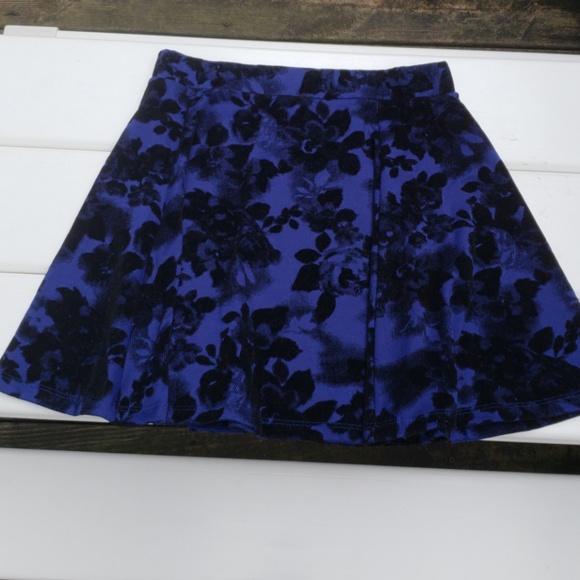 rue 21 A line skirt perfect for the holidays!! - Picture 3 of 3